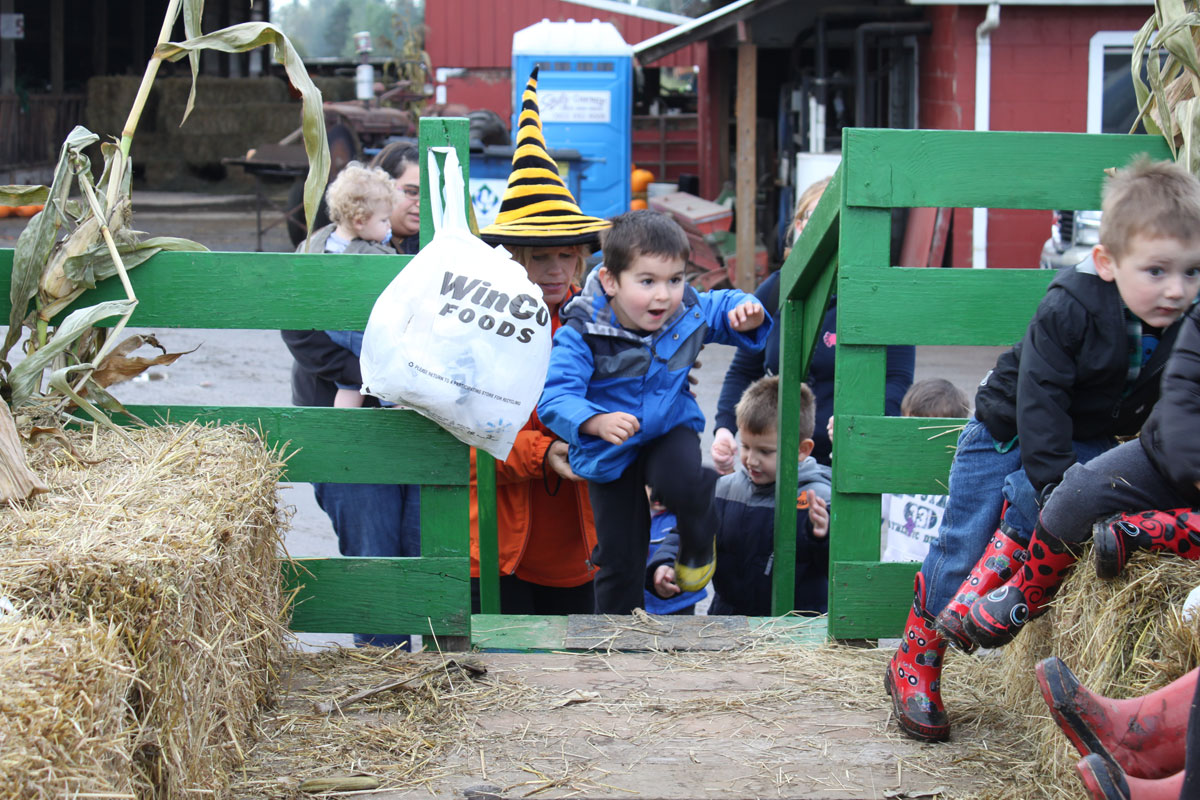Kids REALLY Love the hay ride